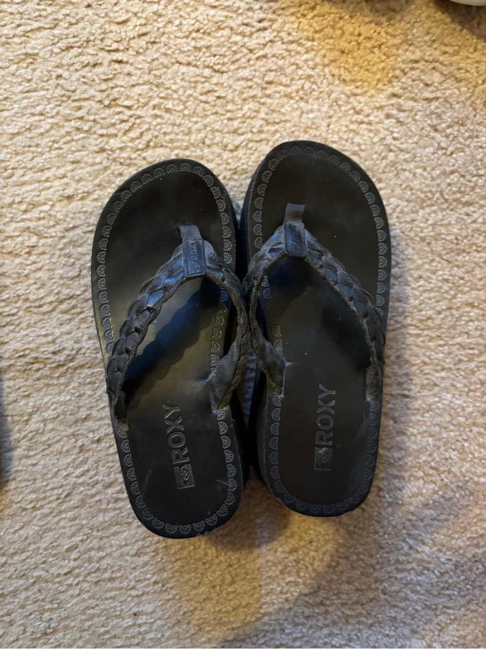 Roxy Black Braided-Strap Flip Flop Sandals
